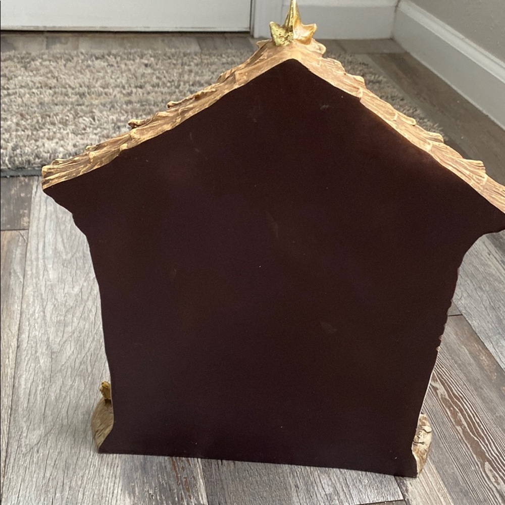 Traditional Nativity Scene with Blue and Brown Details - Picture 8 of 13
